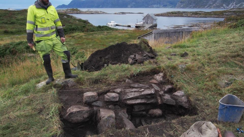 Lenkje til artikkel: Ukjend mellomalderruin funnen på Selja kloster- og helgenanlegg